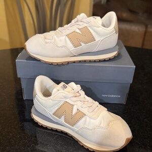 New Balance Kids' Cream and Tan Sneakers toddler 10